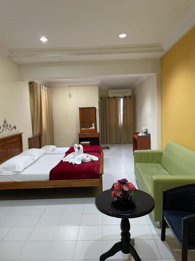 Samudera Hotel Кампунг-Куала-Бесут Экстерьер фото